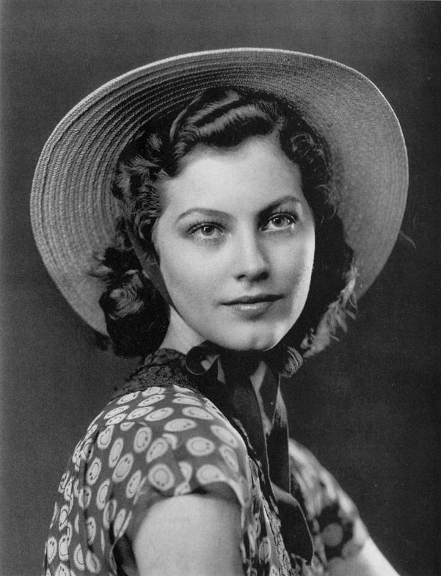 Ava Gardner Old Photos