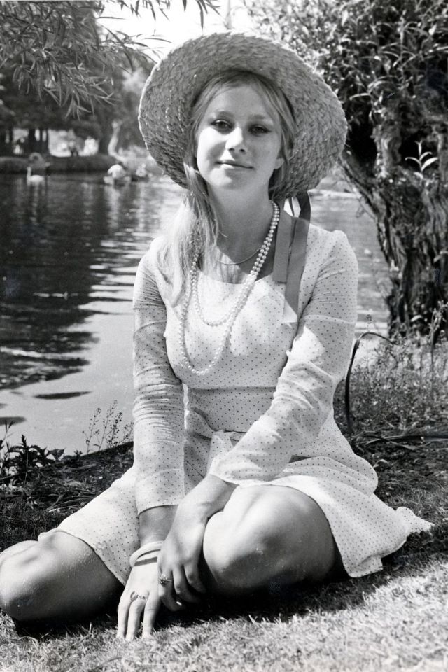 young helen mirren photos